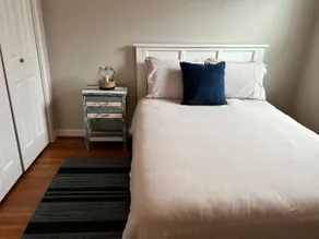 2 BR Rental in Downtown Newport - Image 4
