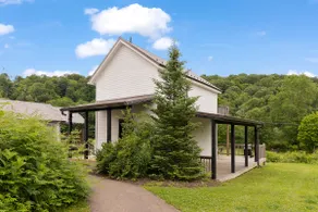 Cottage w/ river views, near tavern & shops - Image 2