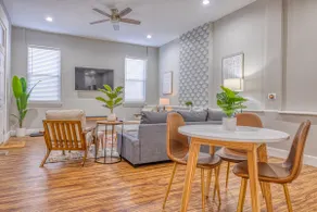 Newly Renovated Triplex Benton Park Sleeps 16+ - Image 2