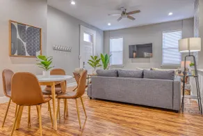 Newly Renovated Triplex Benton Park Sleeps 16+ - Image 4