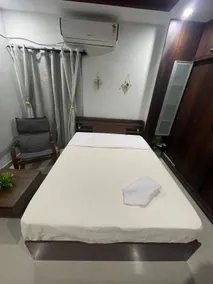 Asana - Luxury 1 Bedroom Private Suite with Tub - Image 2