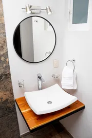 Loft 105| steps from the central square+parking - Image 4