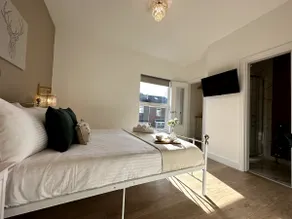 Modern-Ferienhaus-Eigenes Badezimmer - Image 4
