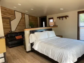 Modern Ranch Studio Near Kennedy Space Center - Image 4