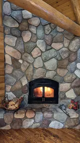 Log Lake home, 520+ ft frontage, 15 acres, Hot Tub - Image 3