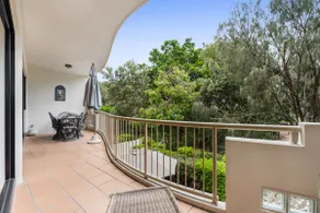 Deluxe Three Bedroom Apartment - Image 5