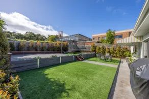 Steps from the foreshore! Family friendly getaway - Image 5