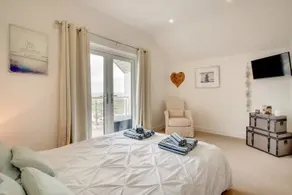 The Big Beach Hut - Image 3