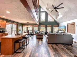 Table Rock Water Front House Spa Arcade Fire Pit - Image 2
