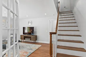 Stylish & Luxurious 3 BDR Home with Play Station - Image 5