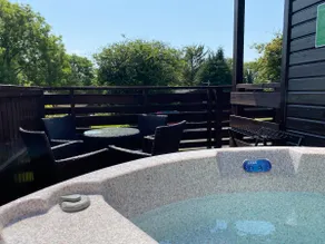 Conifer Lodge 8 with Hot Tub - Image 2
