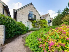 Charming Stone Cotswold Cottage with Pool Access - Image 2