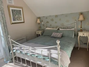 Charming Stone Cotswold Cottage with Pool Access - Image 3