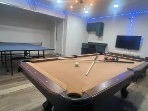 Rock n* Roll Haven RUOFF 4BD w/ Pool Table - Image 4