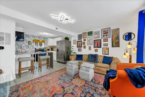 Townhouse centrally located to Buffalo's hospitals - Image 2