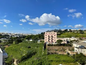 Central 3 Bedroom apt. With Views - Image 2
