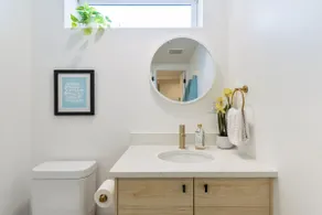 Sleeps 6 | 3 min from DT/Whyte Ave - Image 5