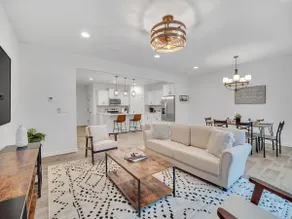 Gorgeous New Townhome/Charlotte! - Image 2