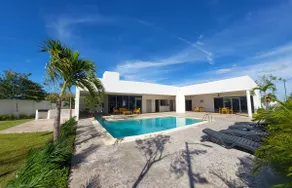 U-TARA: Luxury Apartment, Pool, Gym and BBQ - Image 2