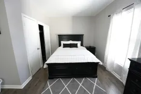 Big Blue #1: Spacious&Modern. Close to Downtown - Image 5