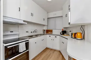 Stylish Central Retreat - Image 4
