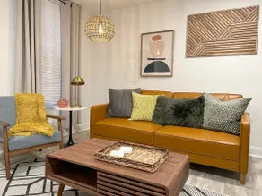 Vintage Modern Rowhome – So Close to Everything! - Image 2