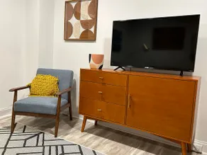 Vintage Modern Rowhome – So Close to Everything! - Image 4