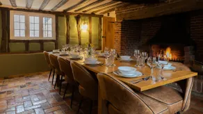 Historic Riverside Retreat ~ Walk to Pubs ~Garden - Image 2