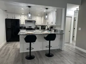 Entire Modern House with King bed & 70inTV - Image 3