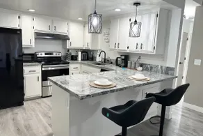 Entire Modern House with King bed & 70inTV - Image 2