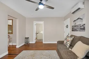 Cozy Downtown Cottage - Image 2