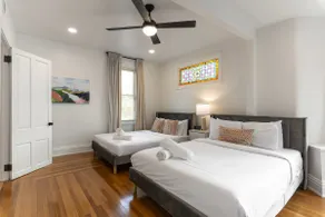 Sleeps 20: Driveway Parking, Near Downtown - Image 5