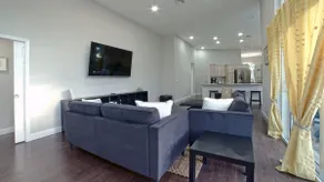Modern House Heated Pool Gourmet Kitchen Pets - Image 5
