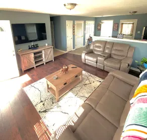 Cozy Home In The Heart of Louisville - Image 2