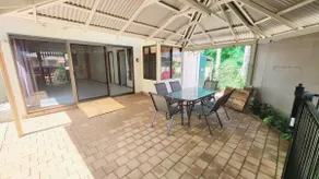 Central to town - Vintage and cosy entire home - Image 2