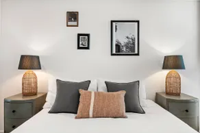 Gallery Apt with Rooftop & Parking - Image 2