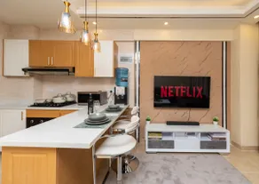 Exquisite 1Bed with Free Parking Gym and Pool - Image 5