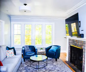 Location! Sleeps 7 - free parking. - Image 4
