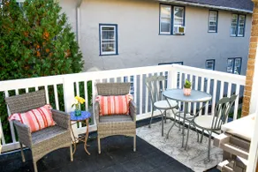 Location! Sleeps 7 - free parking. - Image 5