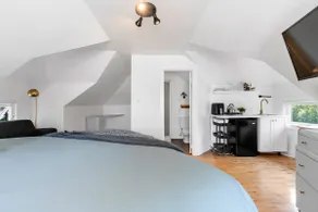Studio 8~ Modern Loft w/ private balcony - Image 4