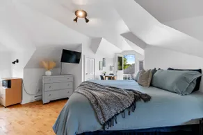 Studio 8~ Modern Loft w/ private balcony - Image 2