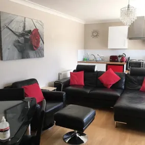3 Bedroom in Montrose - Image 3