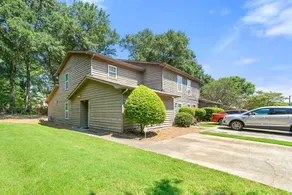 End-unit Smyrna townhome near Truist Park - Image 2