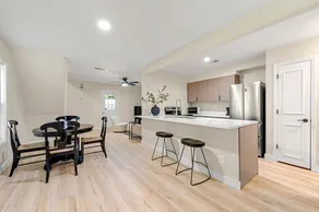 End-unit Smyrna townhome near Truist Park - Image 5