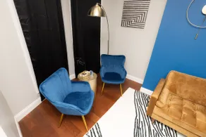 Exquisite Townhouse near Downtown Entertainment - Image 3