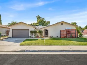 Fun Retreat| Central, King Bed, Patio, Games - Image 4