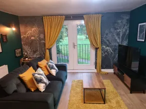 Stylish town centre apartment - Image 2