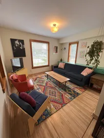 NE MPLS Clean, Comfy, Artsy House - Image 4