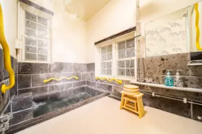 Private house with natural hot spring/Japanese-style room, massage chair/furniture and appliances/10 people/long-term stay available/free P/Wi-Fi - Image 2