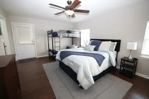 1 Mile from Ark, 2 Full bathrooms, Sleeps 8 - Image 2